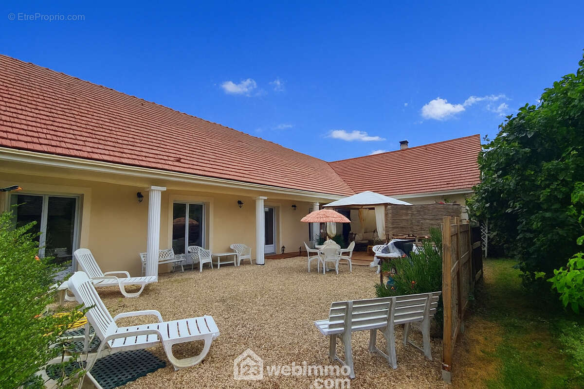 Le jardin est piscinable. - Maison à BUTHIERS