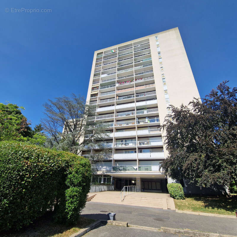 ANTONY - Appartement F3 62 m2 + 2 balcons + 2 places de stationnement ! - photo 11