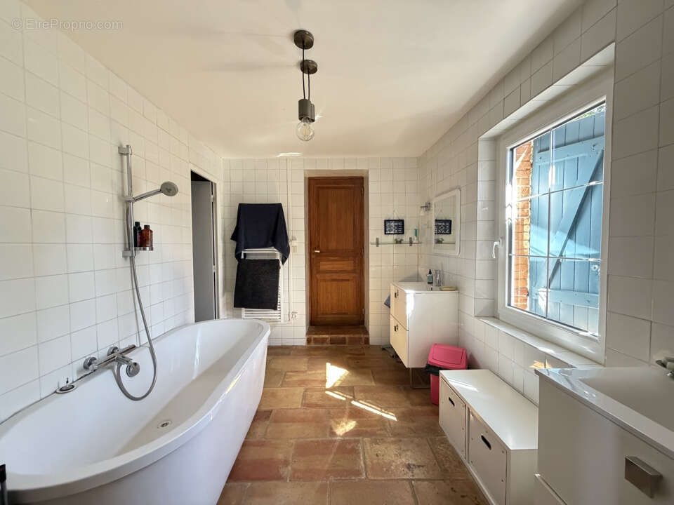 Propriété de 13 000 M2 avec maison de 200 M2 chai de 70 M2 et garage de 80 M2 - photo 14