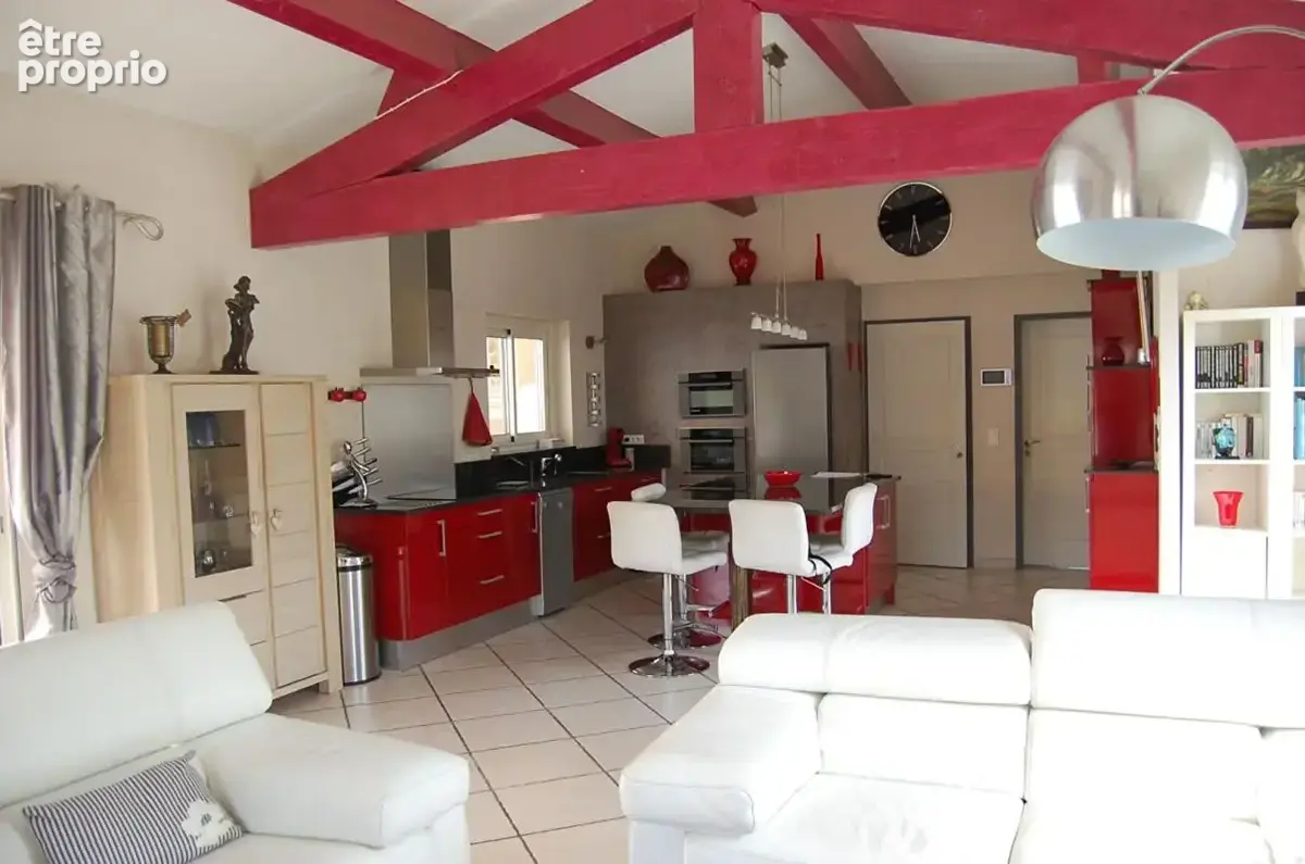 Villa Arles T 5/6  de 165 m²  avec Jardin - photo 3