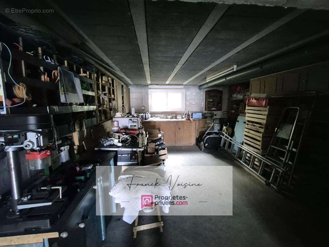 Maison à SAINT-MICHEL-MONT-MERCURE