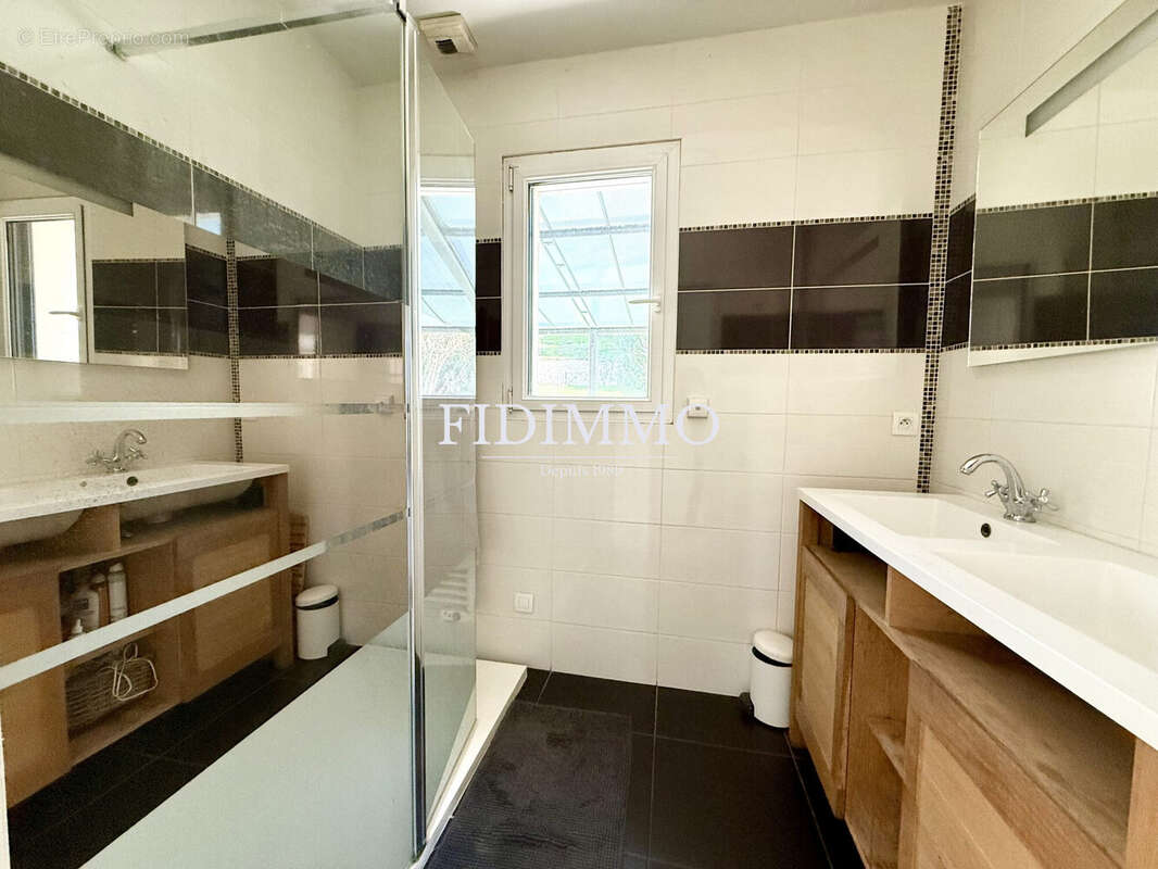 Maison à CHENNEVIERES-SUR-MARNE