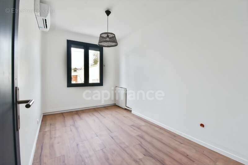 À vendre à Sainte-Geneviève-des-Bois, maison climatisée :    de 123 m², 5 chambres, véranda, garage, sans travaux et parfaitemen - photo 25