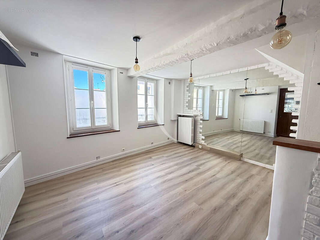 Maison 3 pièces, avec cave - proche commerces, écoles et transports - photo 3