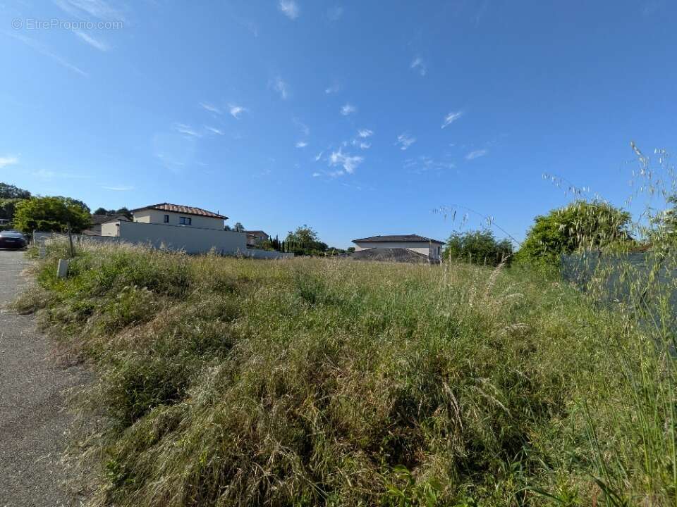 Terrain à MEYZIEU