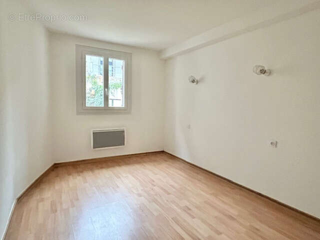 Appartement à NEGREPELISSE
