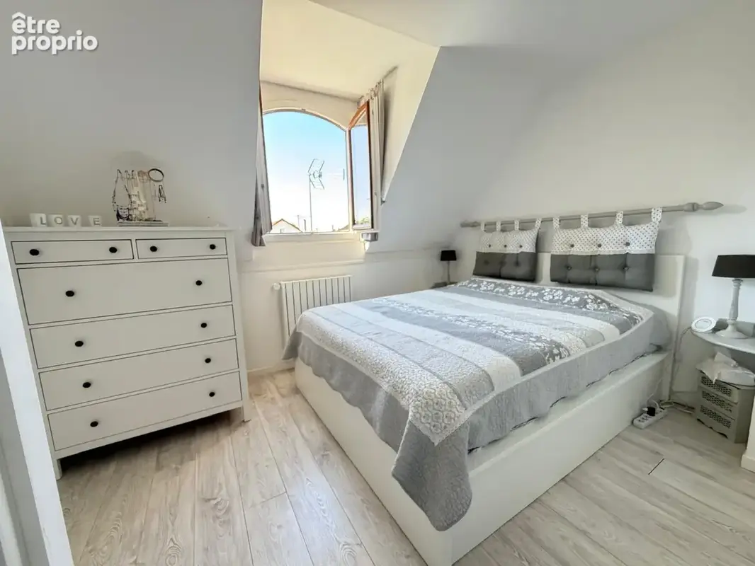 Charmante maison traditionnelle - 130 m2 habitables - 5 chambres - 396 m2 de terrain - photo 7