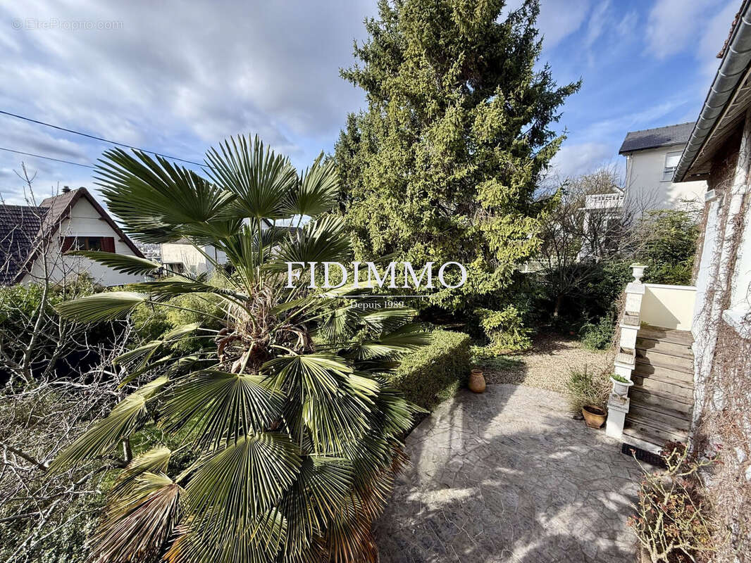 Maison à CHENNEVIERES-SUR-MARNE