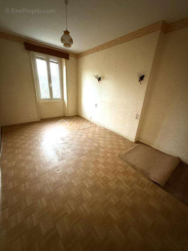 Maison de bourg à rénover - photo 5