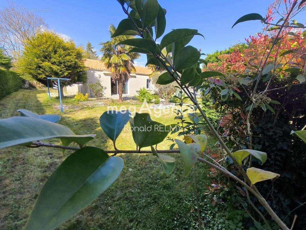 Maison à BEAULIEU-SOUS-LA-ROCHE