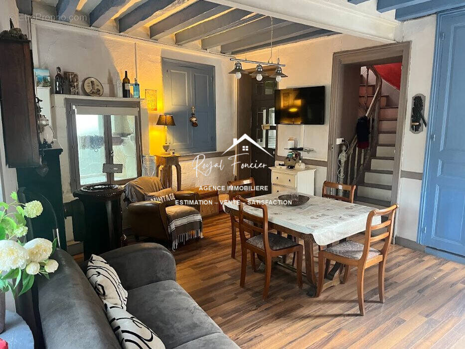 Séjour avec cuisine - Maison à YZEURES-SUR-CREUSE