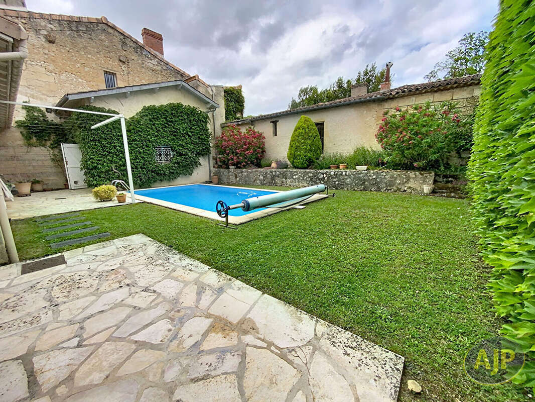 Maison à BLANQUEFORT