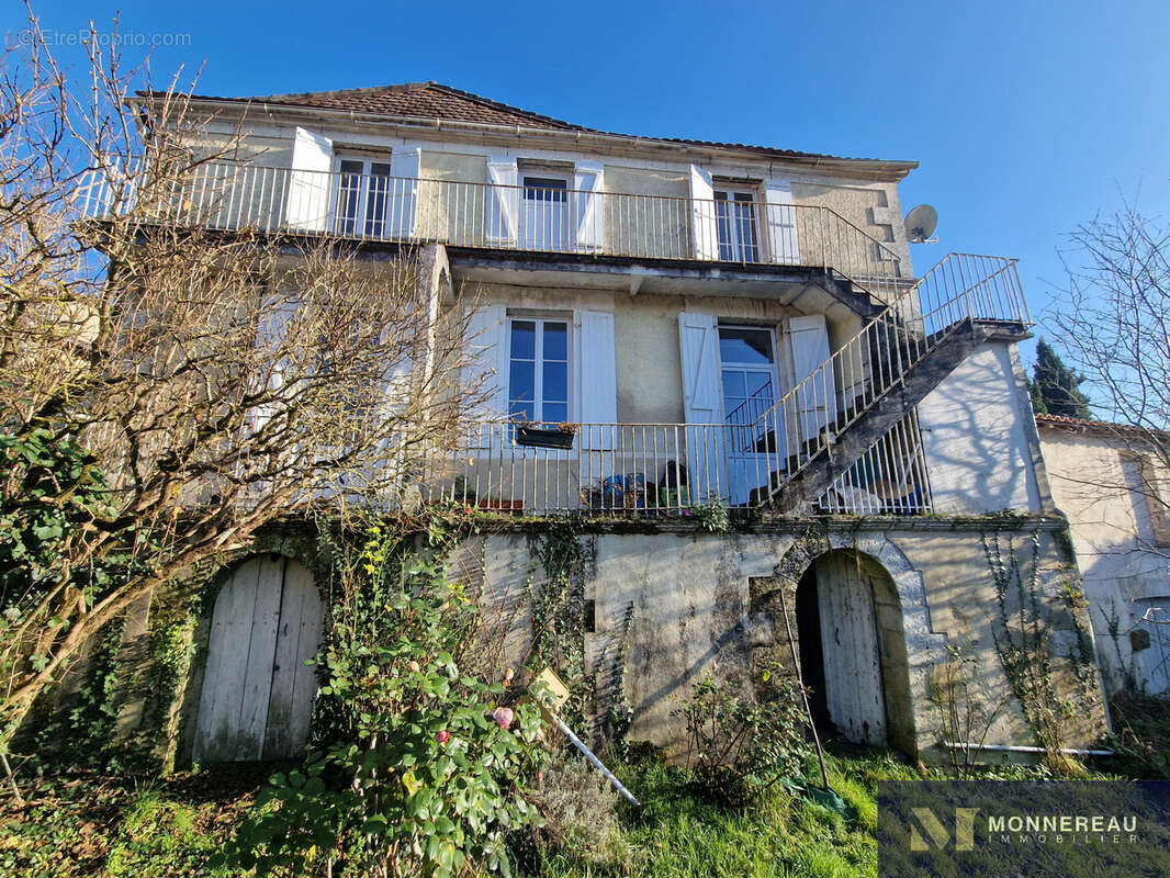 Maison à COURGEAC