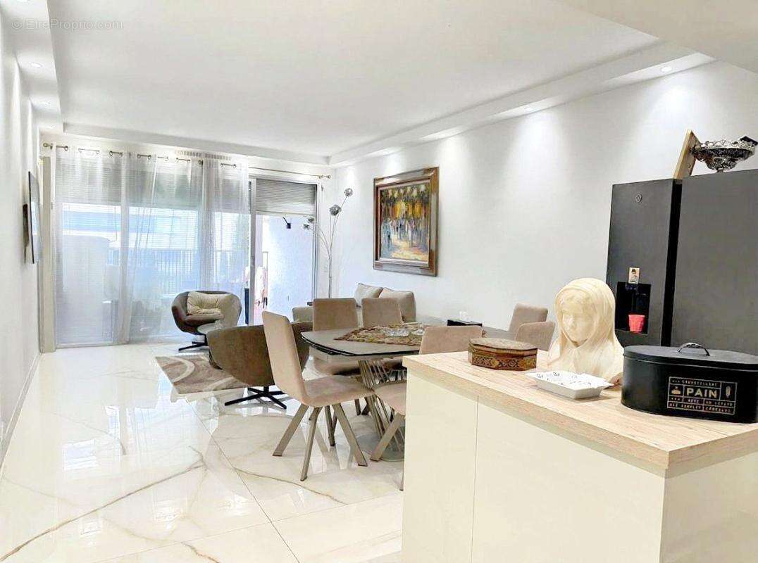 Appartement à VALLAURIS