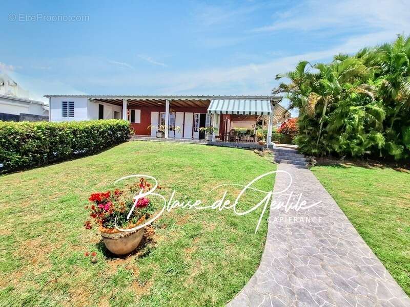 Maison à BAIE-MAHAULT