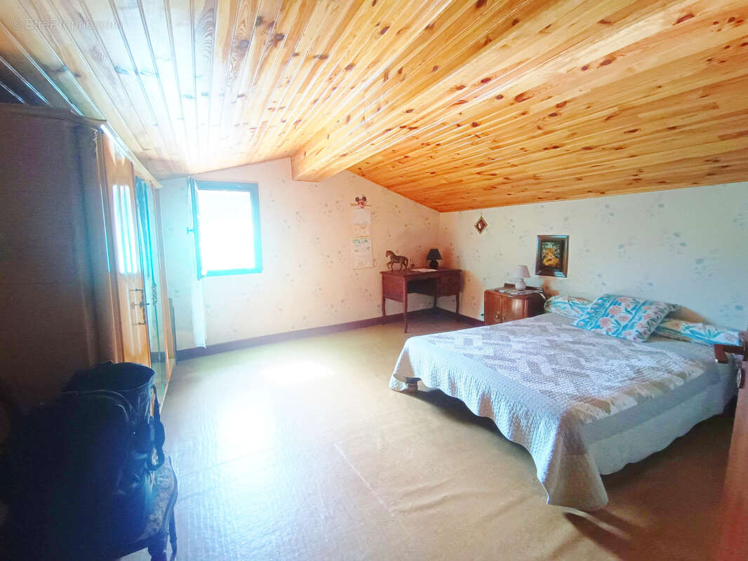 Maison à SAINT-JULIEN-LE-ROUX