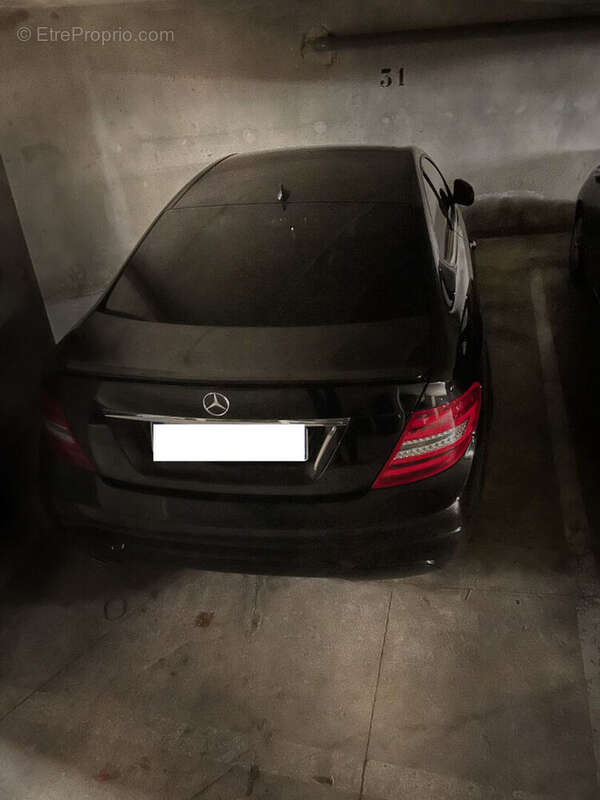 Parking à COMBS-LA-VILLE