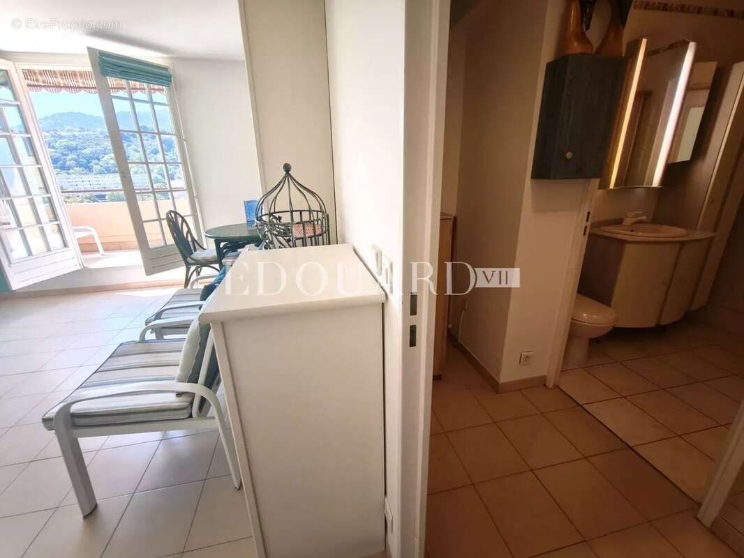 Dans le quartier du Riviera, à vendre grand studio en dernier étage avec terrasse, cave et garage - photo 12