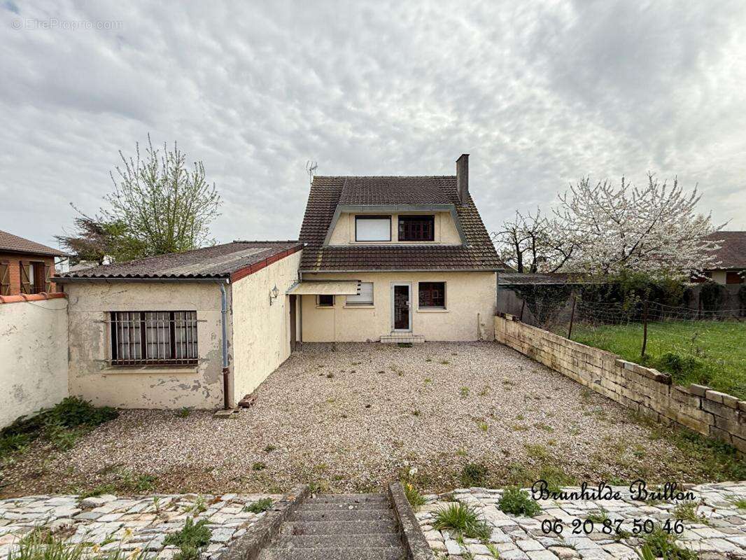 Maison à FAMPOUX