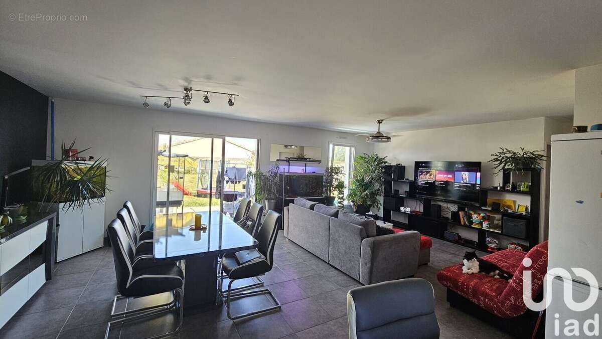 Photo 2 - Maison à LE BERNARD