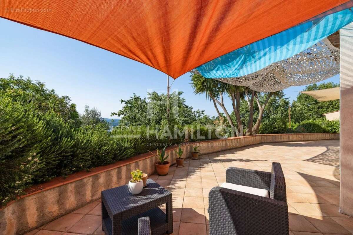Maison à CHATEAUNEUF-GRASSE