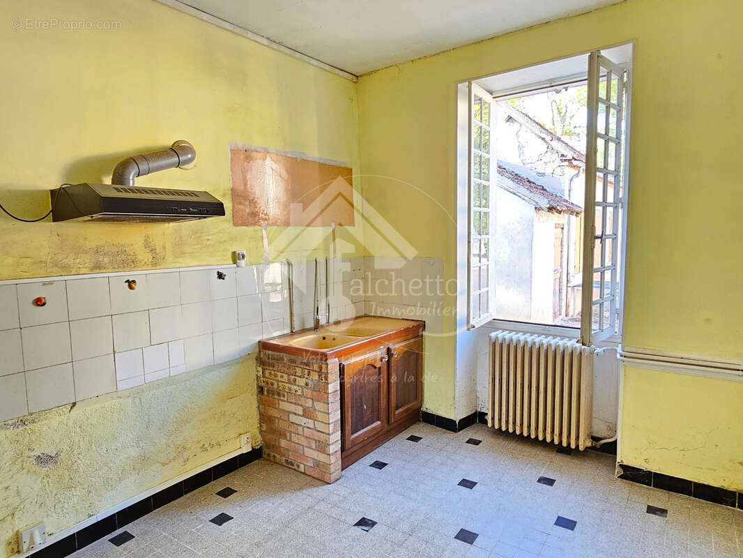 Maison à MONTAIGU-LE-BLIN