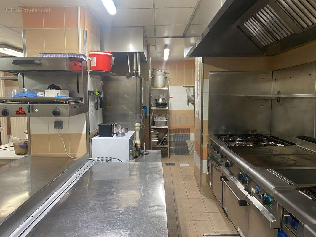 Commerce à ROQUEBRUNE-SUR-ARGENS