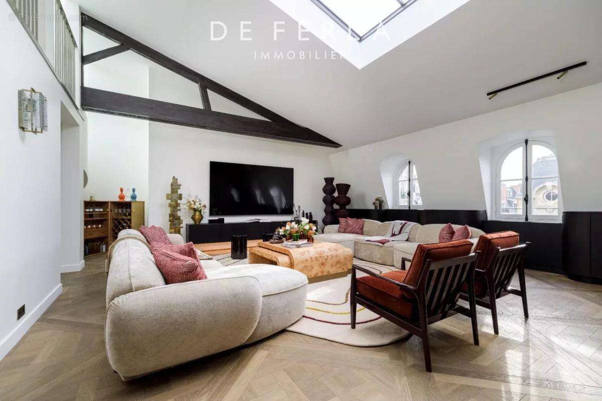 Appartement à PARIS-16E