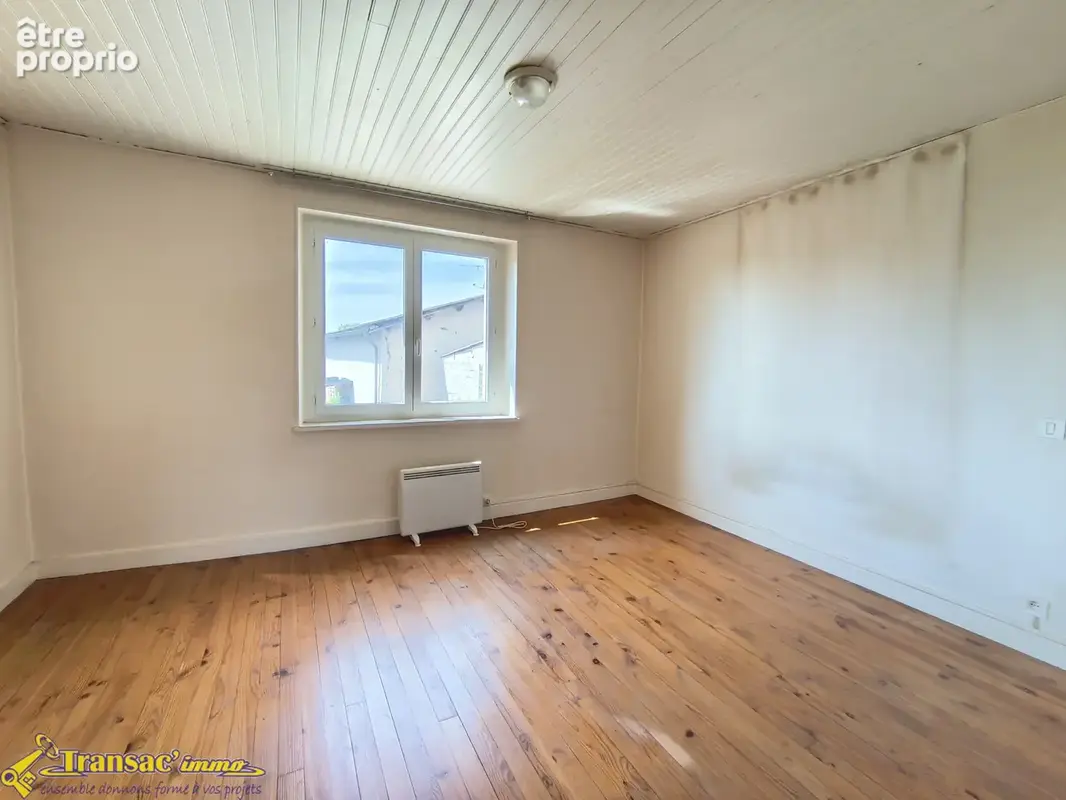 À Lezoux, maison type F5 avec terrain et dépendance attenante. - photo 5