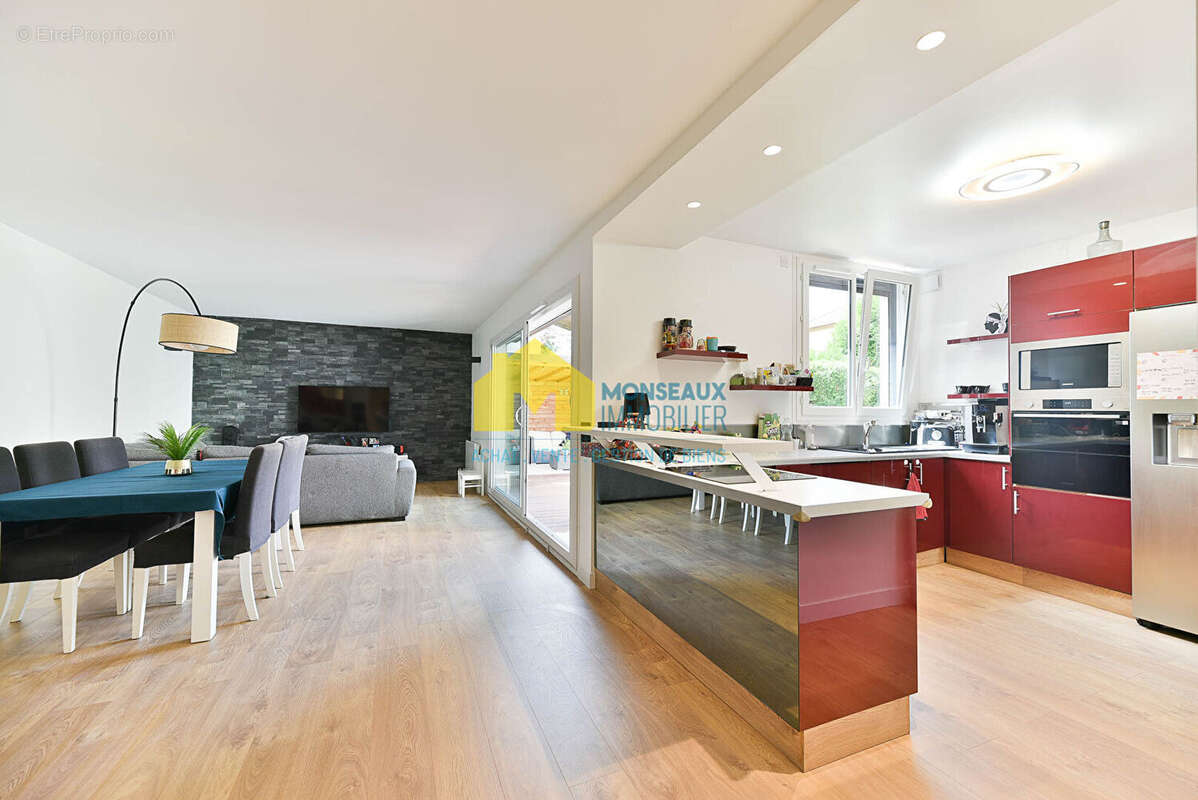 Appartement à SAULX-LES-CHARTREUX