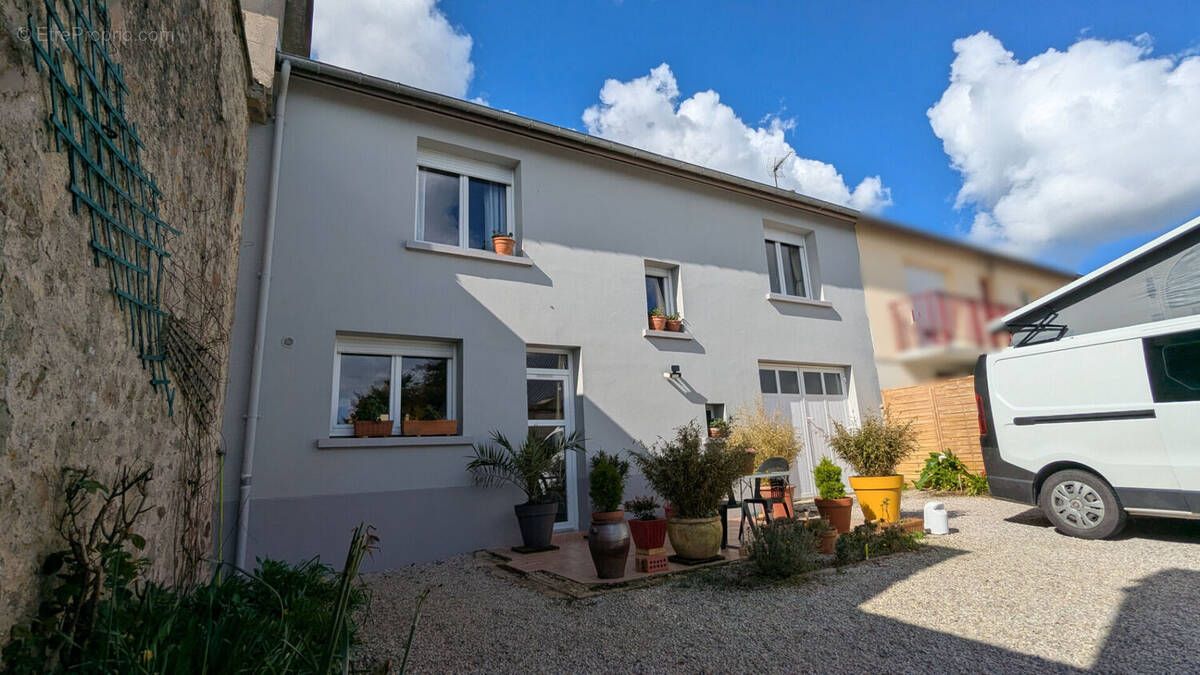 Maison à MONTEBOURG