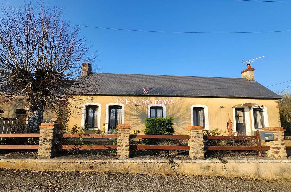 Maison à SAINT-CHRISTOPHE-DU-JAMBET