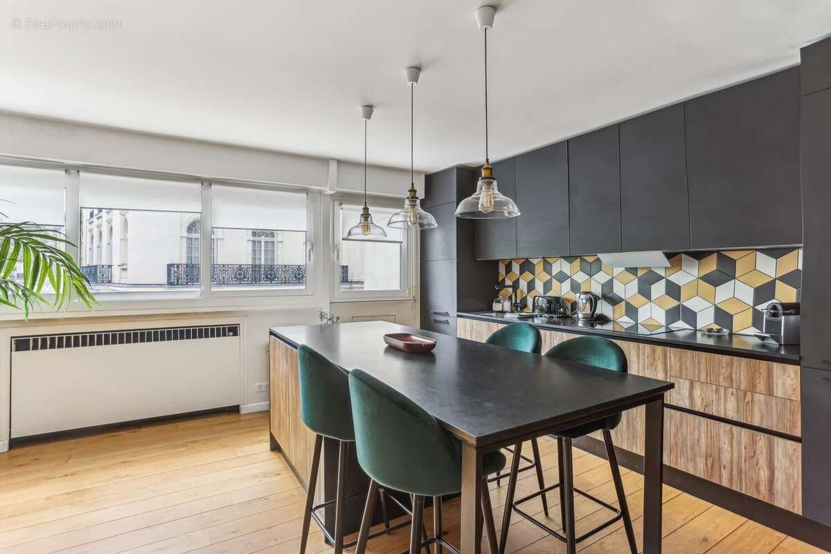 Appartement à PARIS-16E