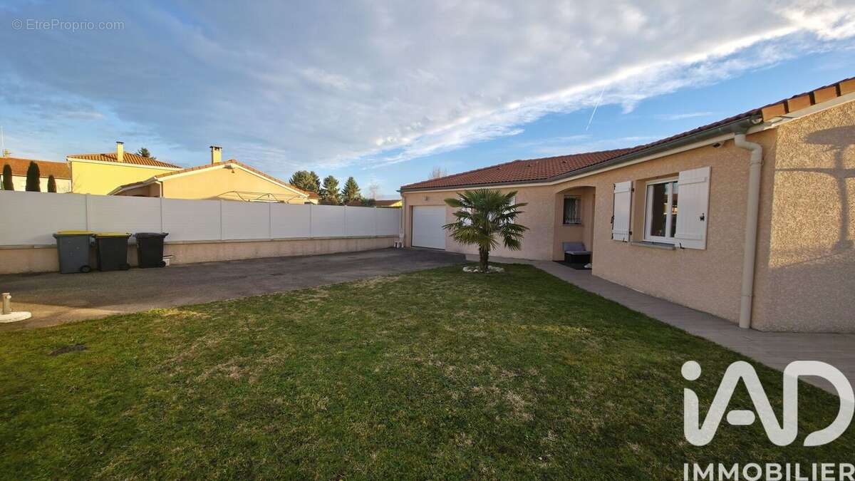 Photo 2 - Maison à VEAUCHETTE