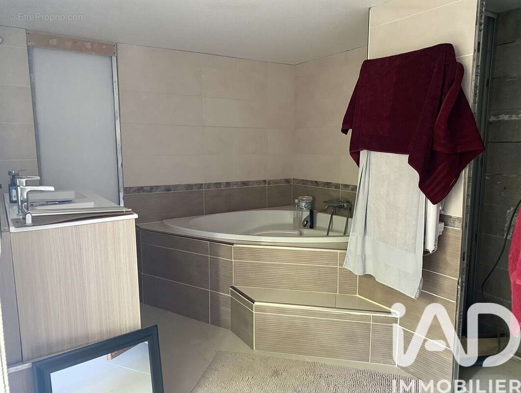 Maison 140 m² à Champis  - photo 8