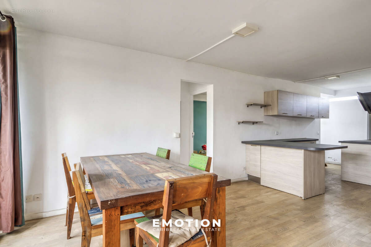 Appartement T3   64 m2 + terrasse Les Abymes - photo 3