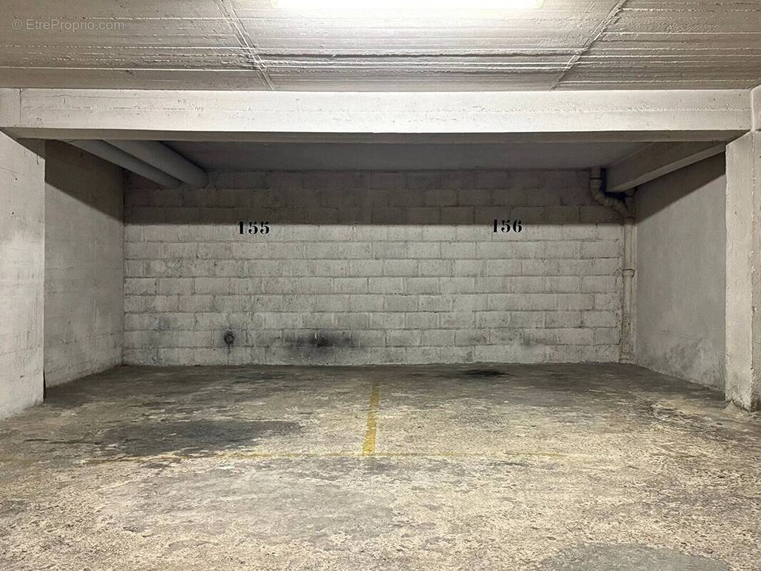 Parking à PARIS-15E