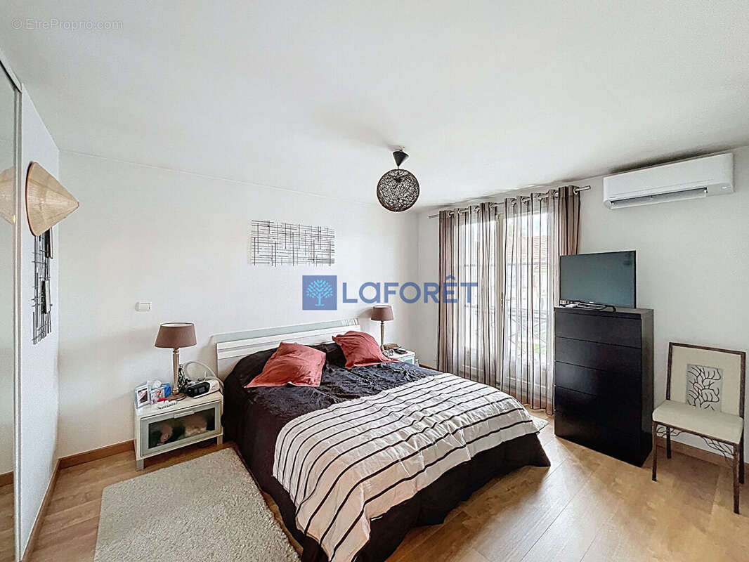 Maison à SAINT-PIERRE-DU-PERRAY