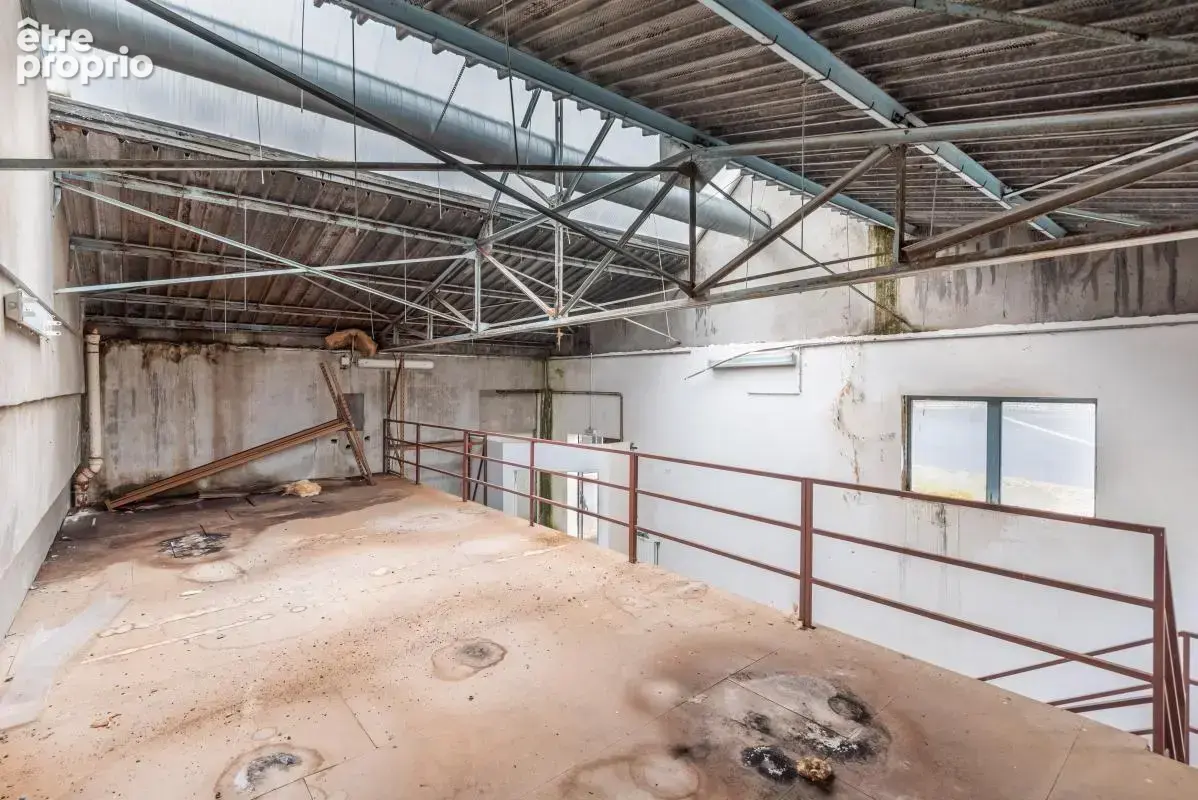 Bureaux - 2 141 m² - Saint-Flour (15) - photo 3