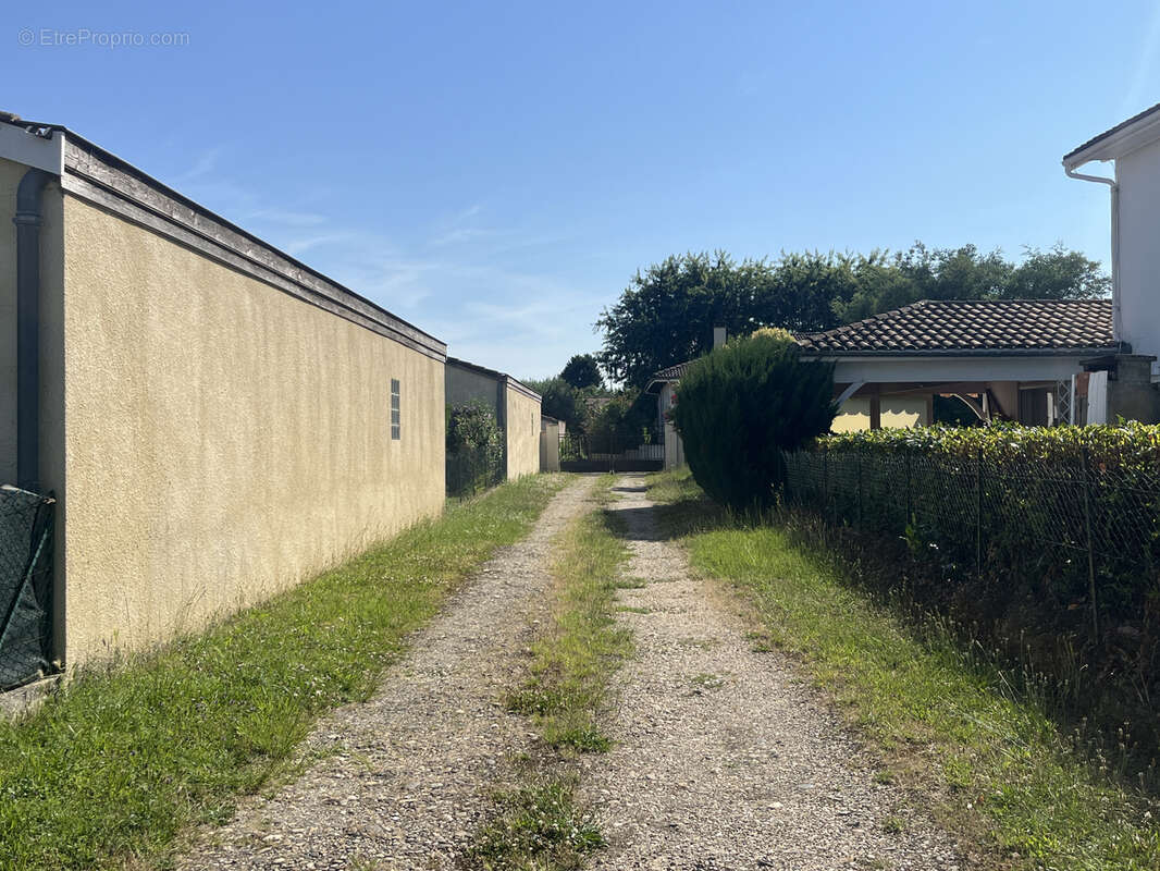 Terrain à AIGUILLON