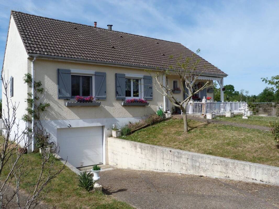 Maison à SAINT-GEORGES-SUR-LA-PREE