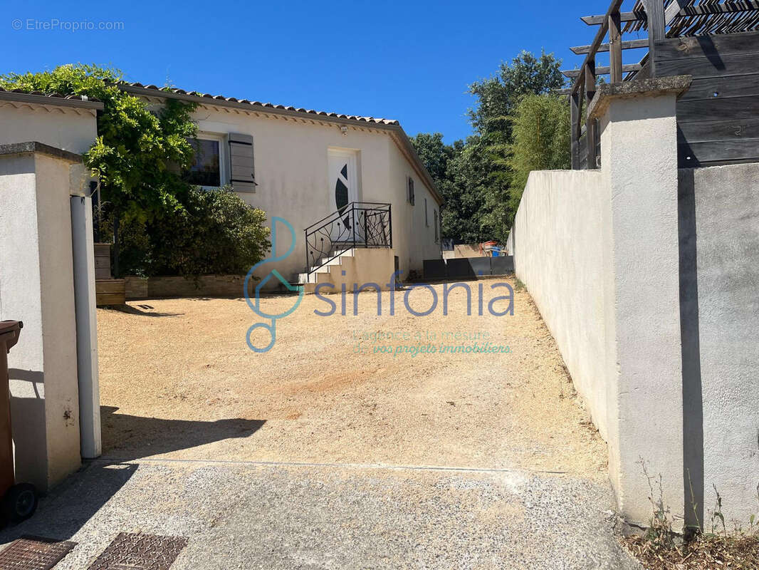 Maison à COLLIAS
