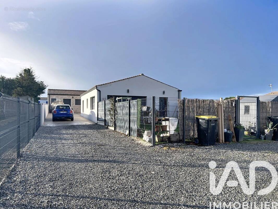 Photo 1 - Maison à CHARRON