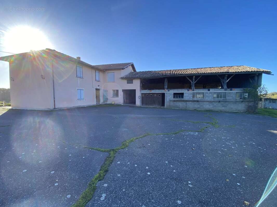 Aurignac, Ferme T6 – Vue imprenable sur les Pyrénées – 3 800 m² de terrain - photo 24