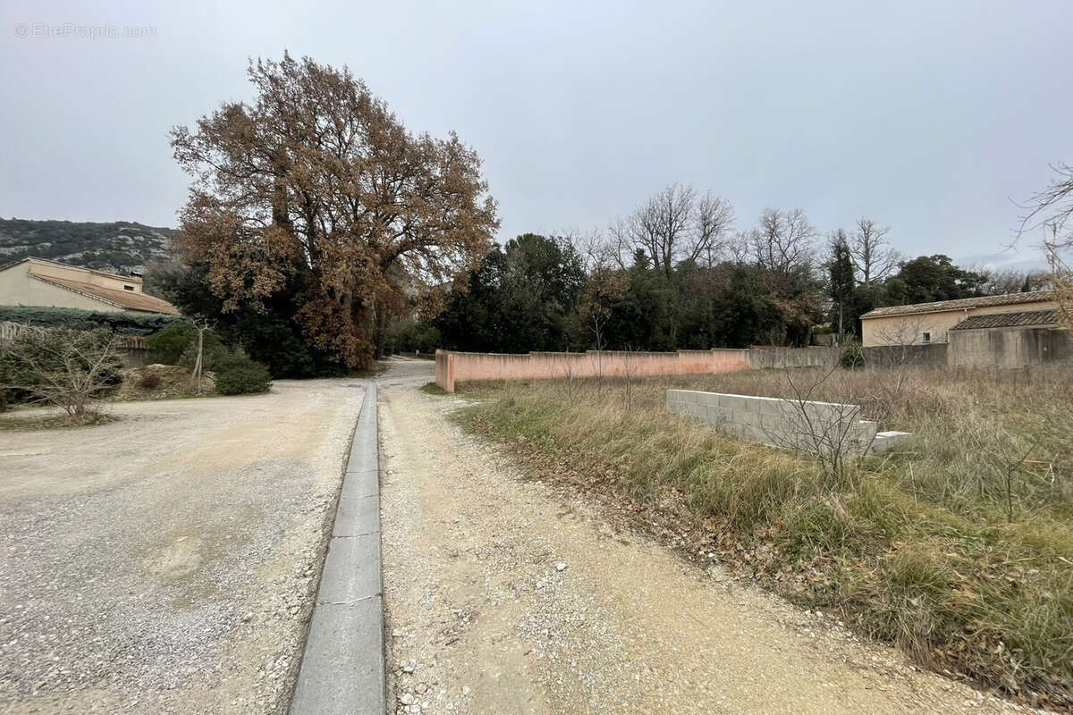 Terrain à ROBION
