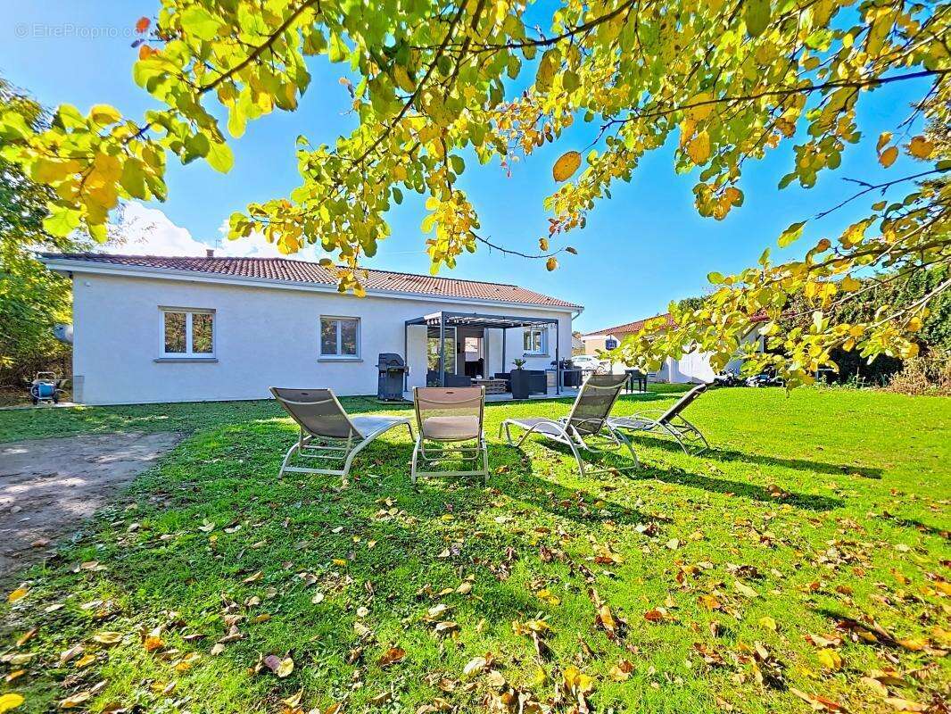 Maison à SAINT-PIERRE-DE-CHANDIEU