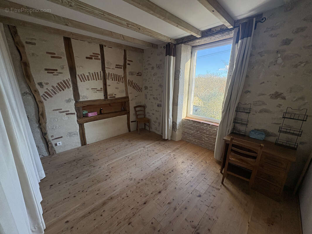 Maison à MONTAIGU-DE-QUERCY