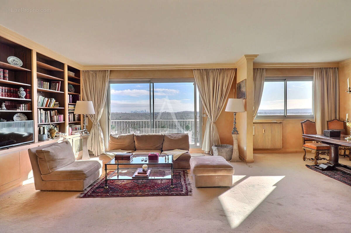Appartement à LE MESNIL-LE-ROI