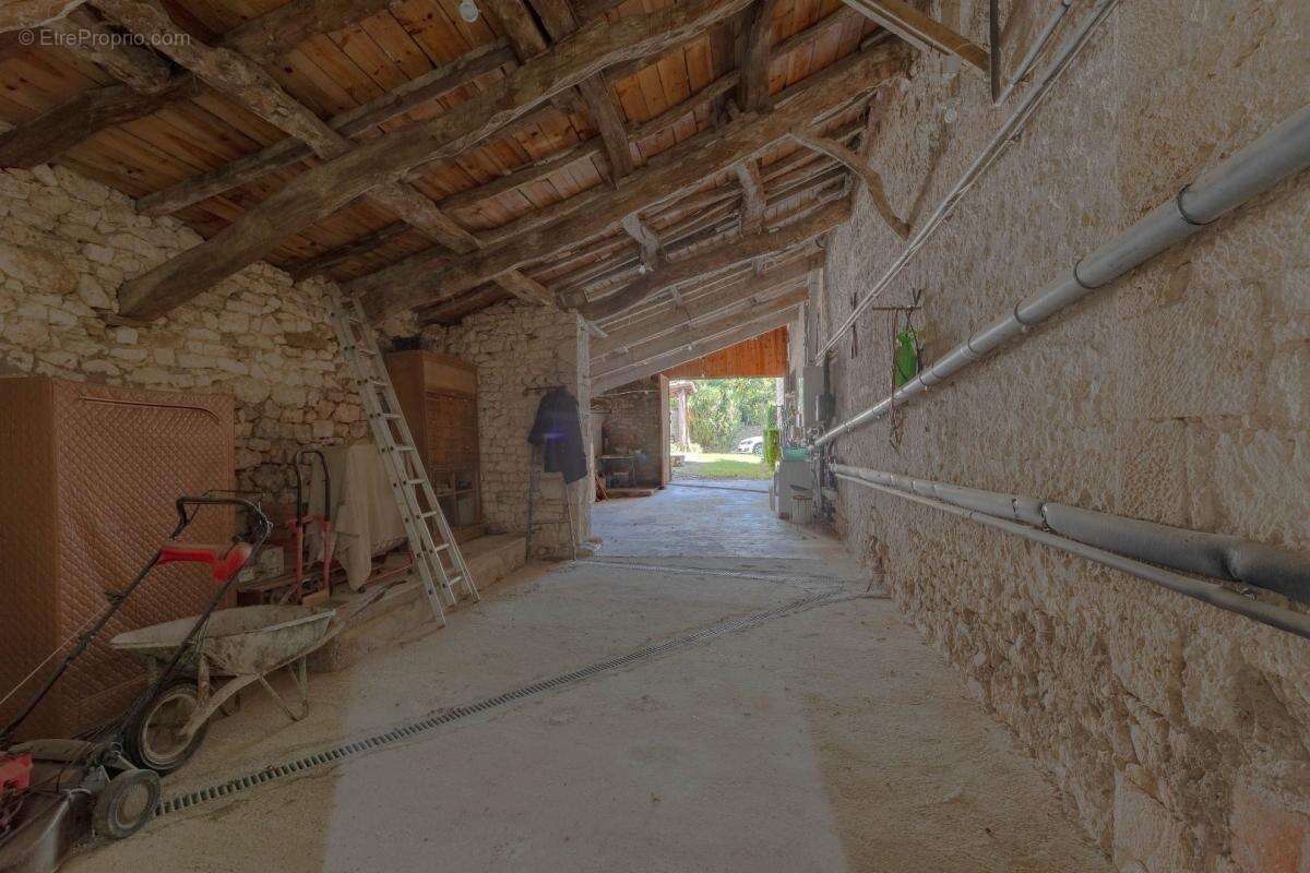 Maison à VILLENEUVE-SUR-VERE