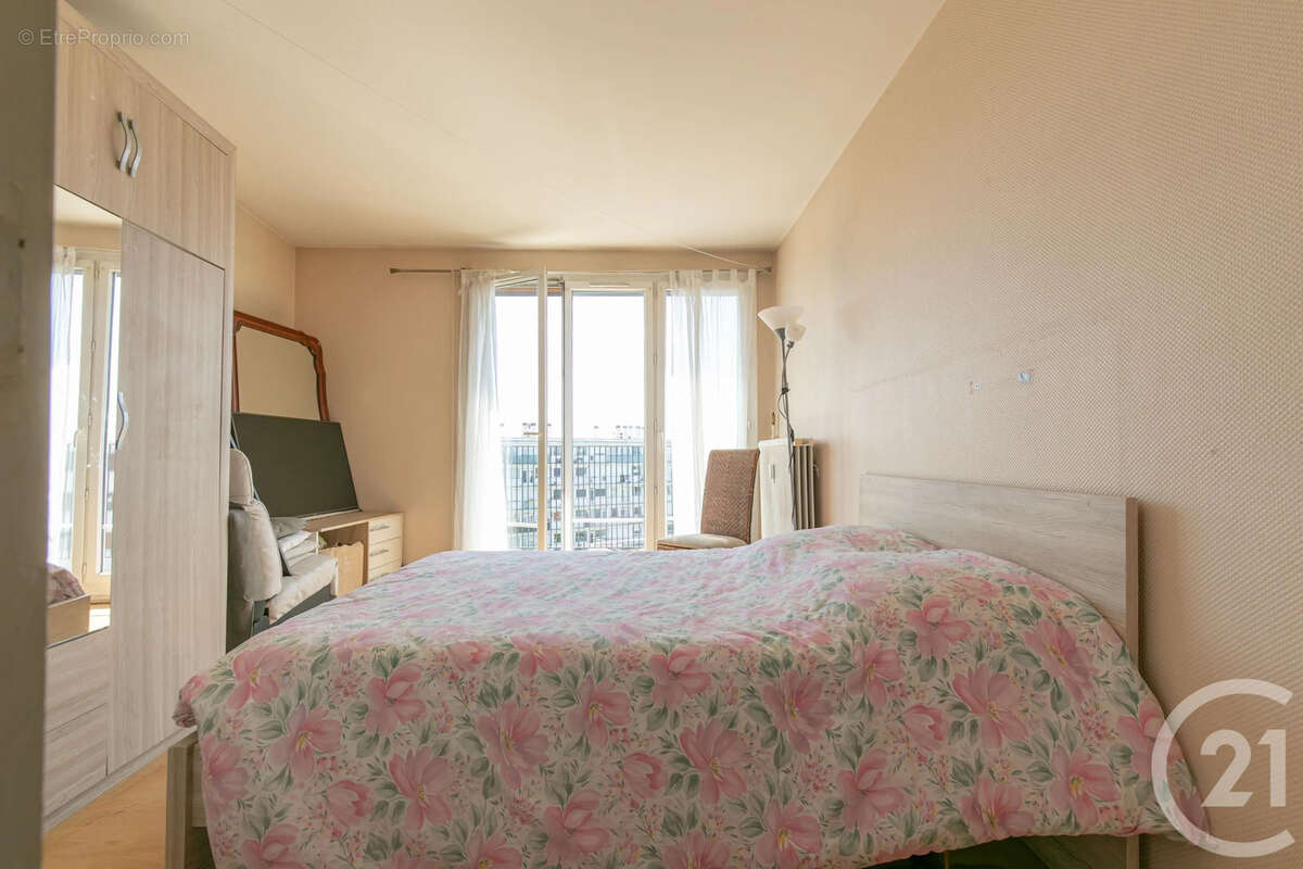 Appartement à SAINT-MAUR-DES-FOSSES